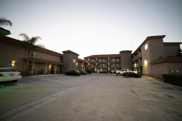 Mid City Inn & Suites Pico Rivera image 36