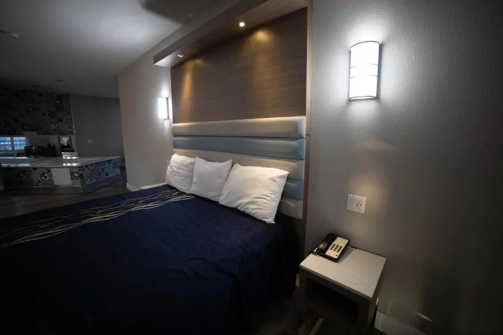 Mid City Inn & Suites Pico Rivera 8