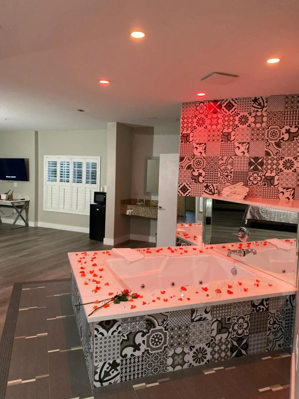 Mid City Inn & Suites Pico Rivera 4