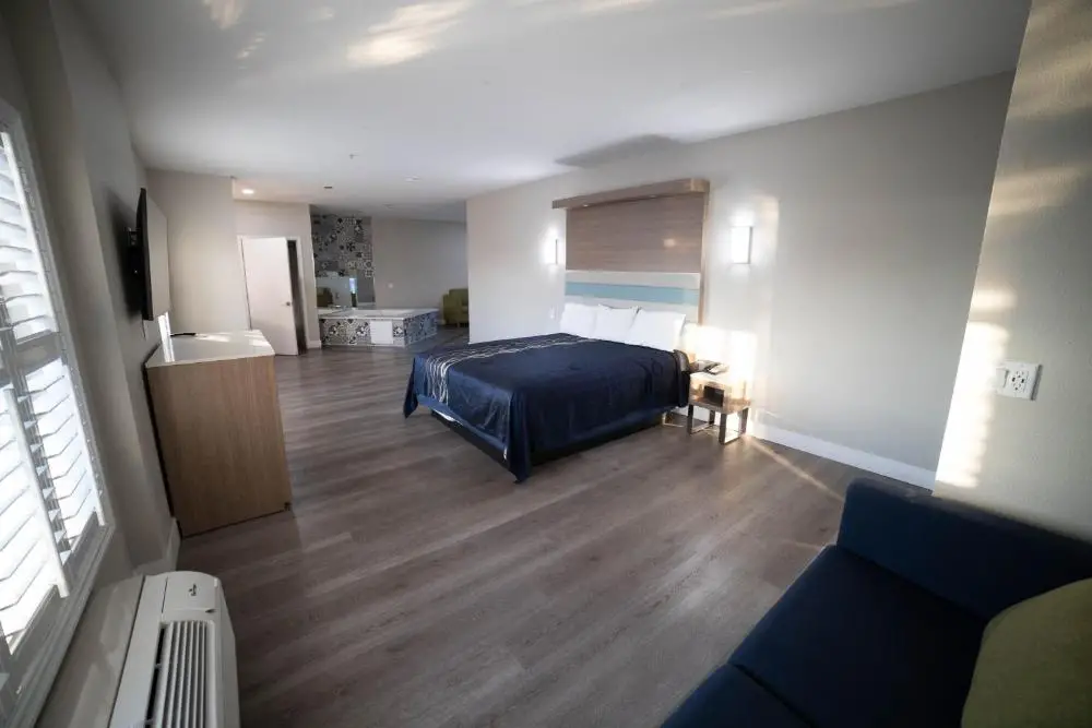 Mid City Inn & Suites Pico Rivera 6